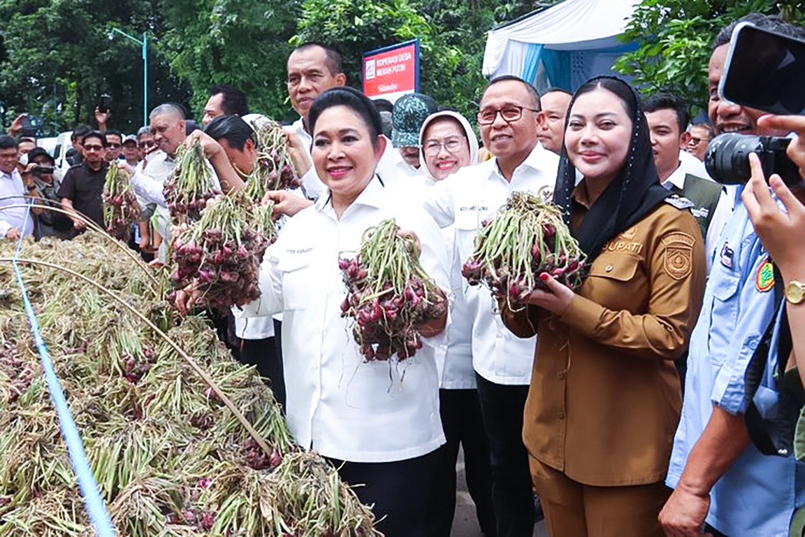 Titiek Soeharto Dorong Bawang Merah Brebes Tembus Pasar Ekspor, Petani Bisa Untung Rp350 Juta per Hektare