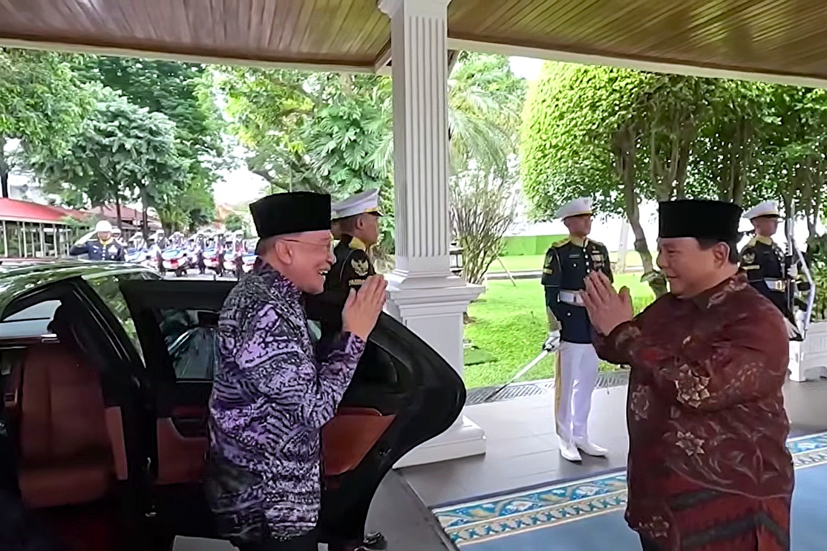 Prabowo–Anwar Reuni Hangat di Istana, Tiga Jam Bahas Dunia hingga Antar Bareng ke Halim