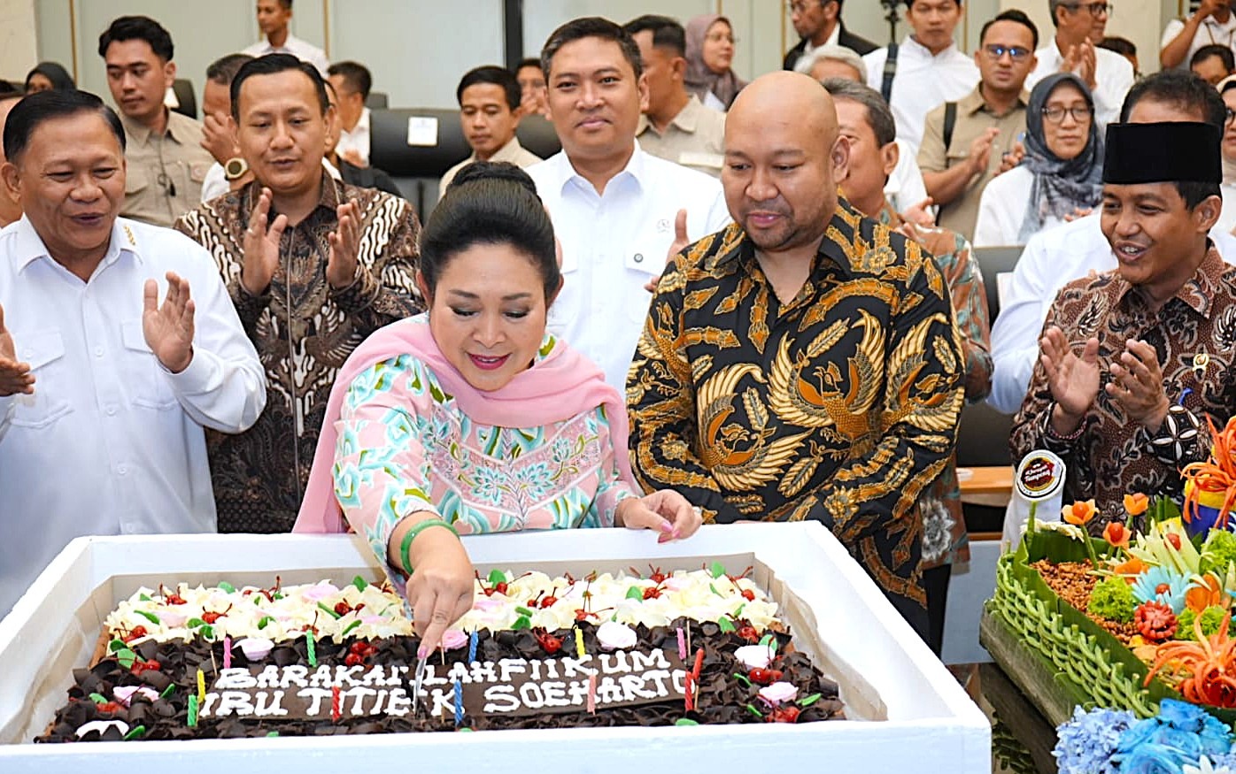 Tititk Soeharto (8)