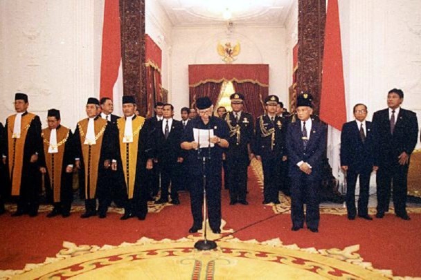 21 Mei 1998: Ketika Pak Harto Berhenti dan Sebagian Rakyat Merasa Kehilangan