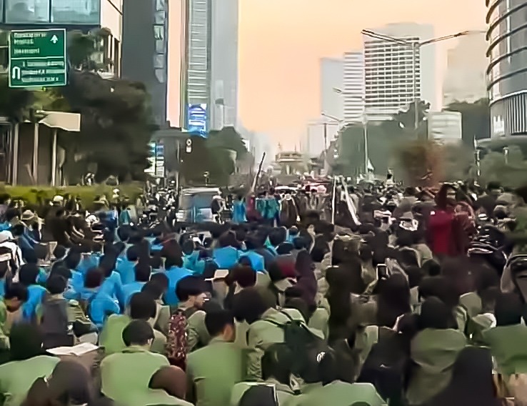 Ribuan Mahasiswa Gelar Aksi Serentak di Jakarta, Banyumas, dan Yogyakarta, Suarakan Lima Tuntutan kepada Pemerintah