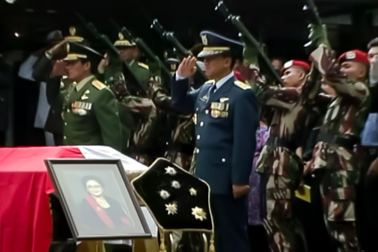 Ketika Ibu Tien Soeharto Pergi: Kesaksian Orang-Orang Terdekat tentang Sosok di Balik Istana