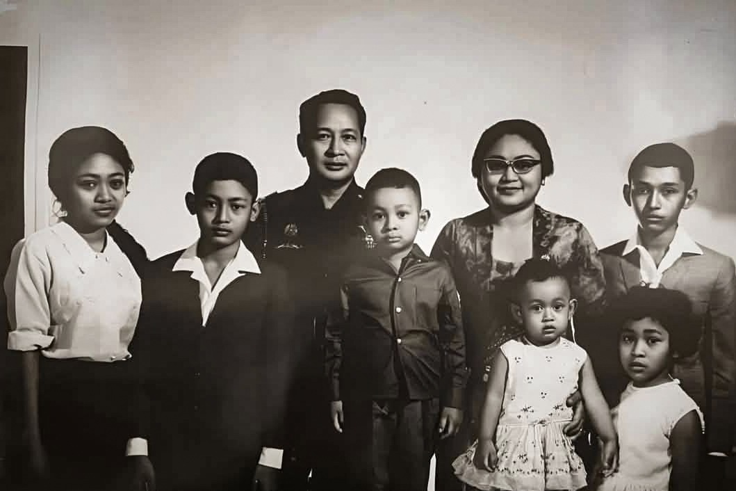 Siti Hartinah :  Ibu bagi Enam Anak, Ibu bagi Jutaan Rakyat (Tulisan Keempat)