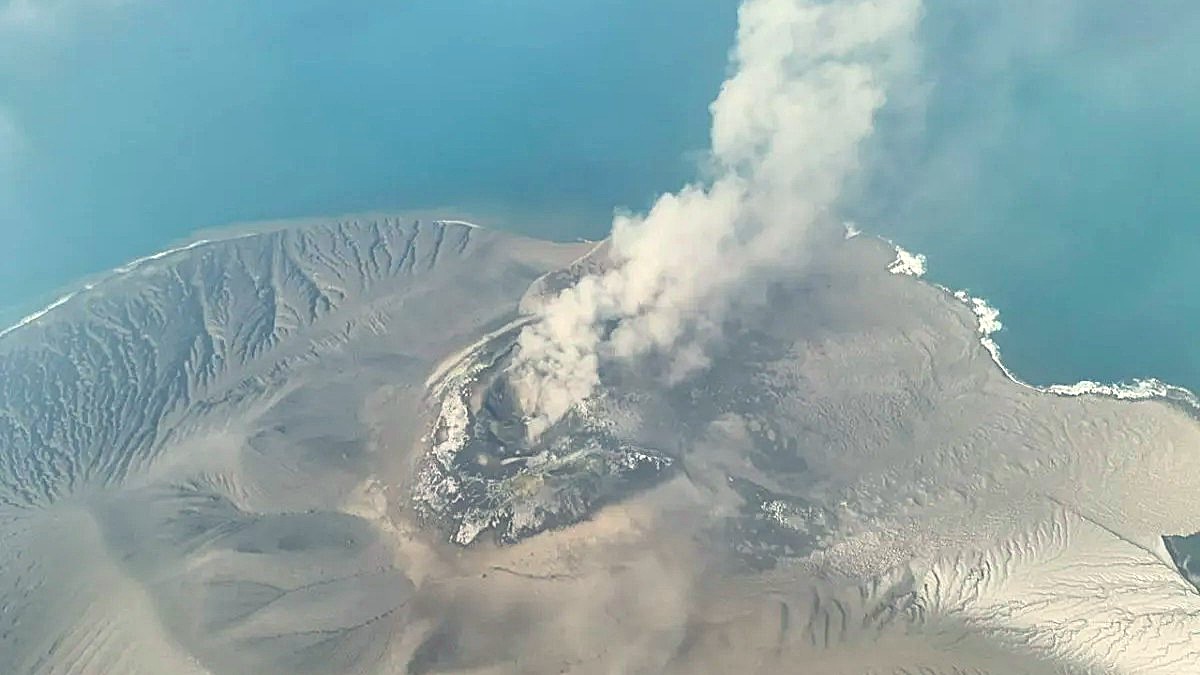 Abu Anak Krakatau Nyebar ke Jakarta-Banten-Lampung, BNPB Siapkan Hujan Buatan