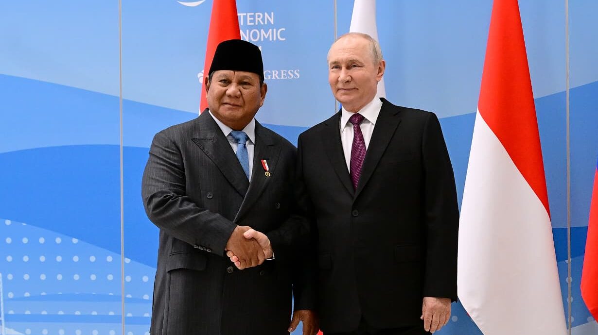 Prabowo-Putin Bertemu di Vladivostok: “Kontak Pribadi” Jadi Simbol Hubungan Strategis Indonesia-Rusia
