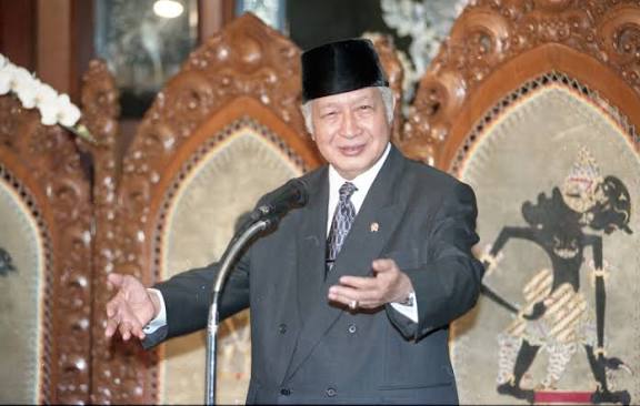 Bismar Siregar dan Pak Harto: Ketika Seorang Hakim Memilih Tetap Bersahabat di Tengah Badai
